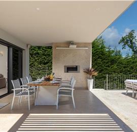 4 Bedroom Villa with Salt Water Pool, Private mini golf course and Rooftop Terrace near Opatija, Sleeps 8